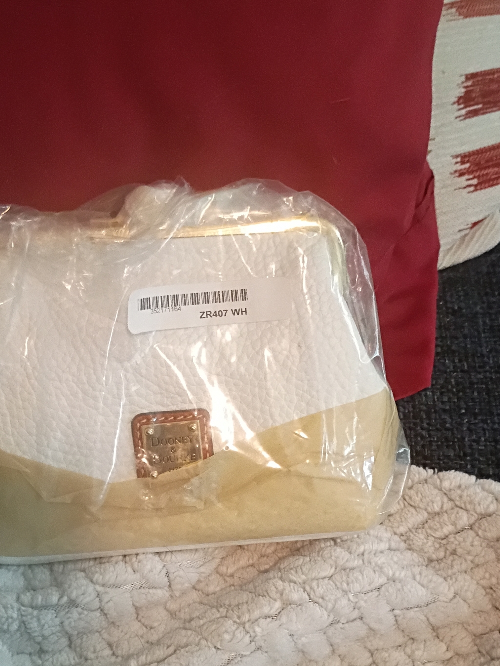Dooney & Bourke White and Tan Leather Frame Clutchff To - Picture 5 of 5